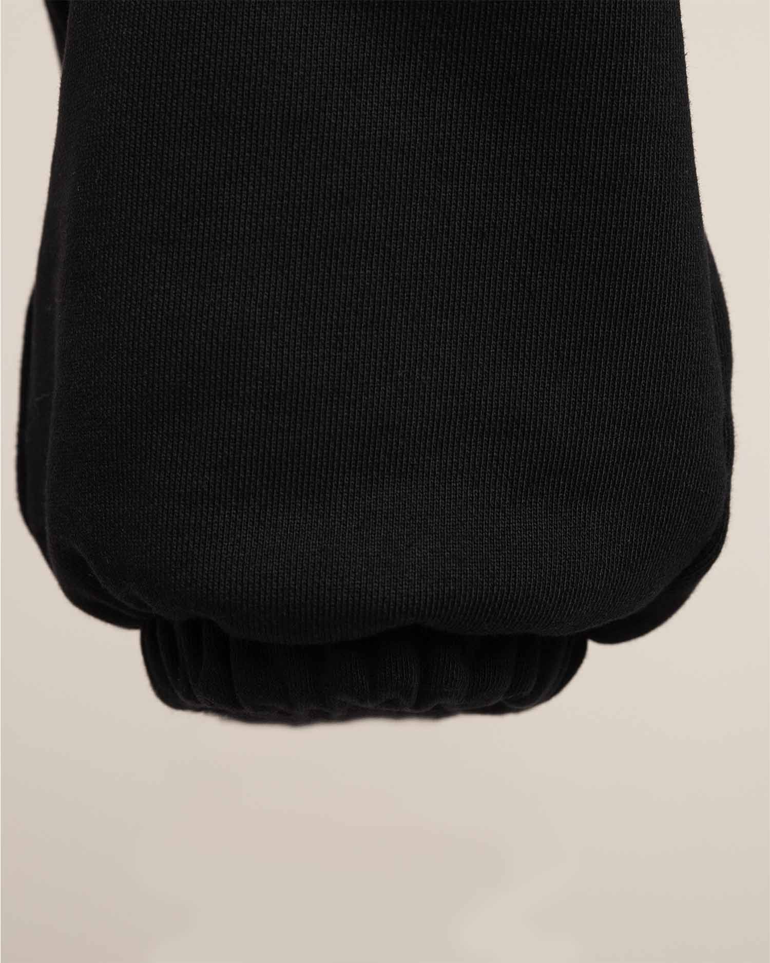 Detailansicht des Beinabschlusses der Baggy Jogginghose mit Bündchen