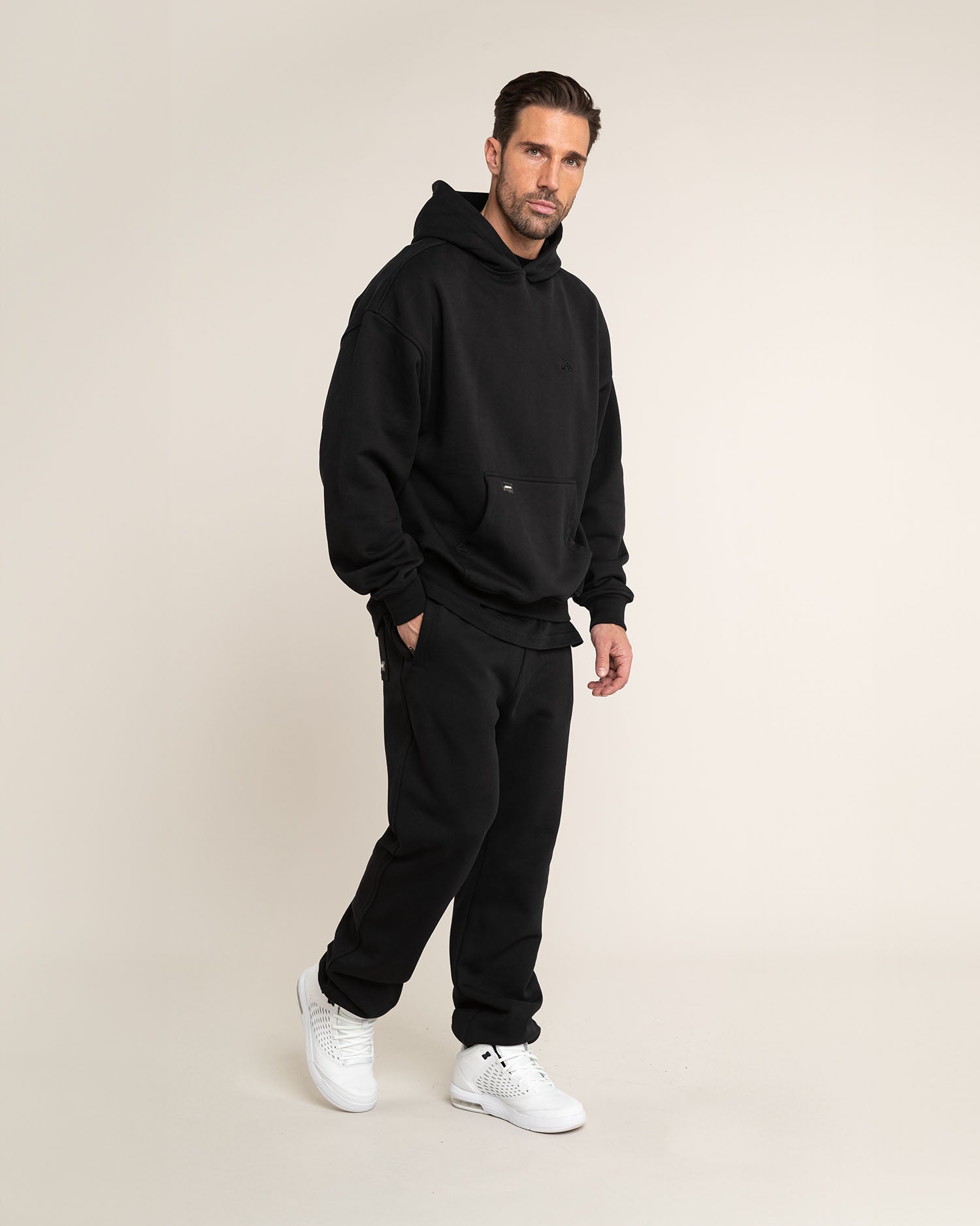 Outfit: Baggy Jogginghose Herren Schwarz, 100% Baumwolle, breite Passform