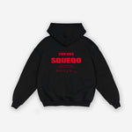 Schwarzer Oversize Zip Hoodie mit rotem Print "Studio Berlin SQUEQO", Rückansicht.