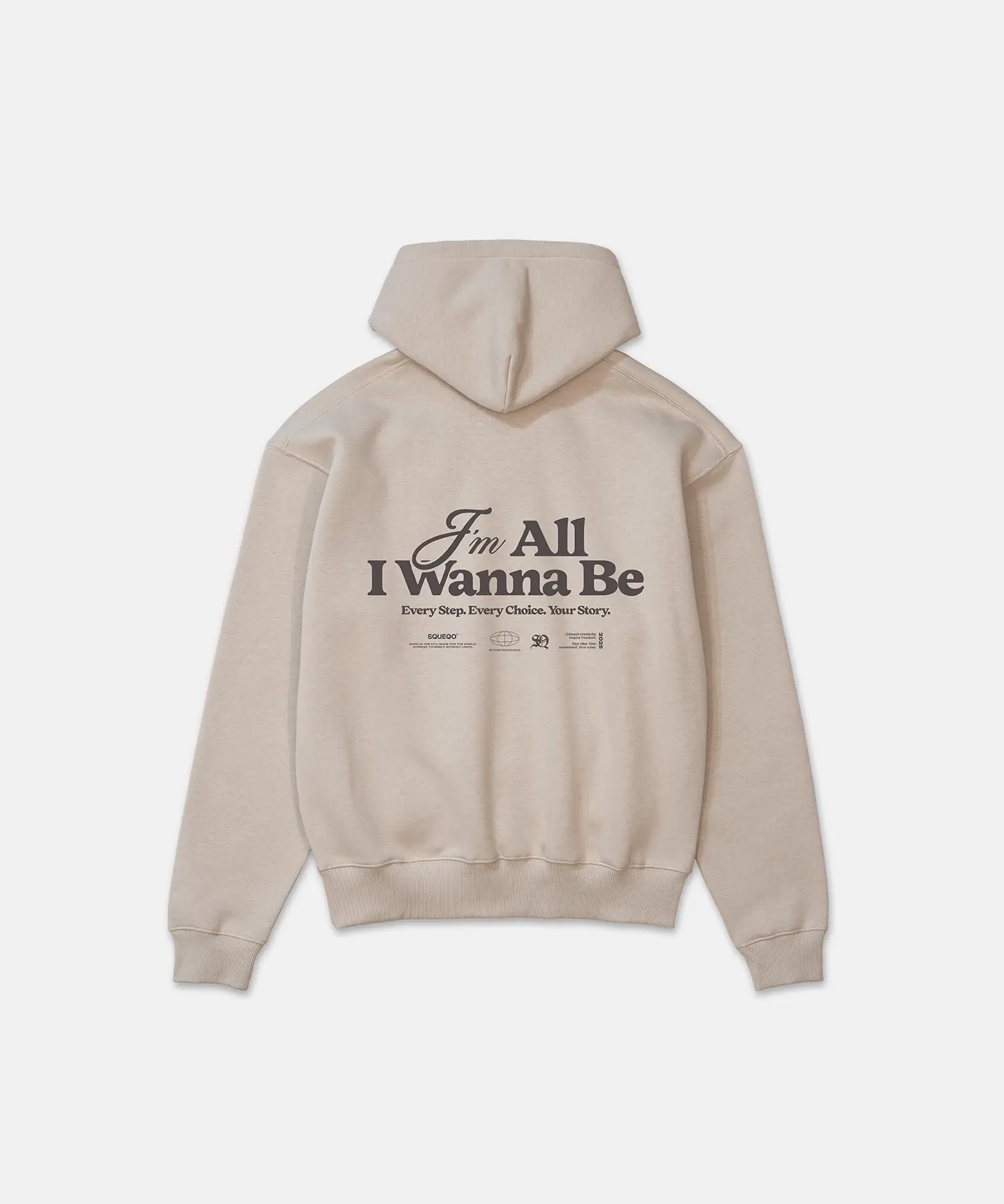 Rückansicht des beigefarbenen SQUEQO Statement Hoodies (Fit 01) mit großem "I'm All I Wanna Be" Print.