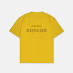 Gelbes T-Shirt mit monochromem Studio Berlin Print auf der Rückseite.