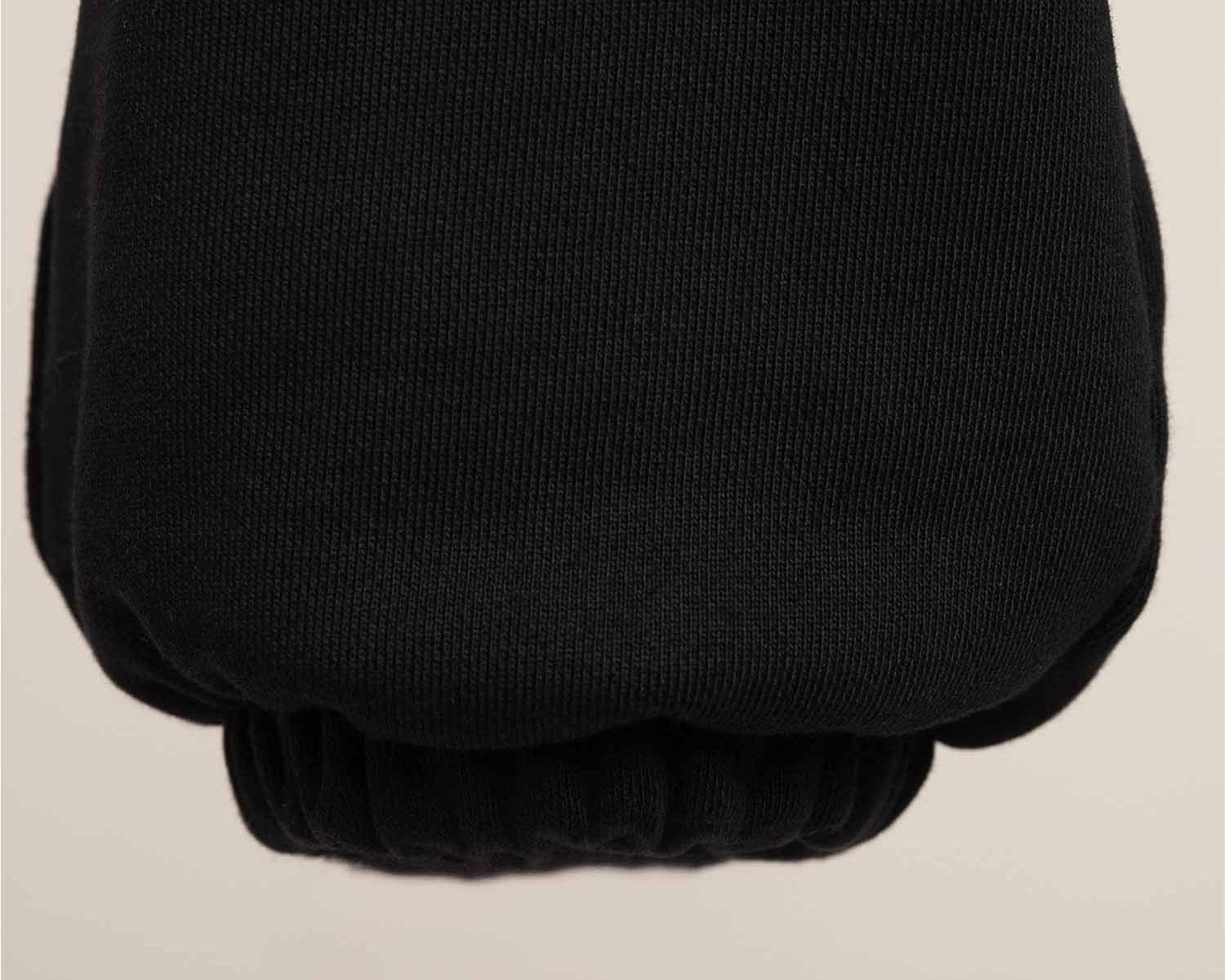 Detailansicht des Beinabschlusses der Baggy Jogginghose mit Bündchen