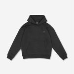 Vorderansicht des schwarzen Elodie Oversize Hoodies von Squeqo mit dezentem SQ Logo auf der Brust.