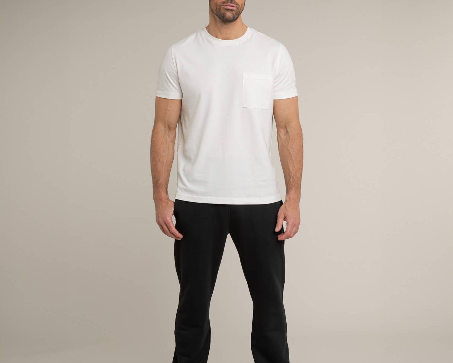 Herren Outfit Baumwoll Basic T Shirt Tasche Weiß Off White Jogginghose