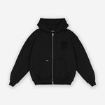 Schwarzer Zip-Hoodies mit schwarzem Schlangenprint, Vorderansicht.