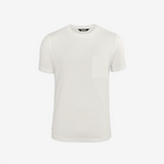 Squeqo Basic T-Shirt in Off-White mit Brusttasche, flach liegend auf hellem Hintergrund.