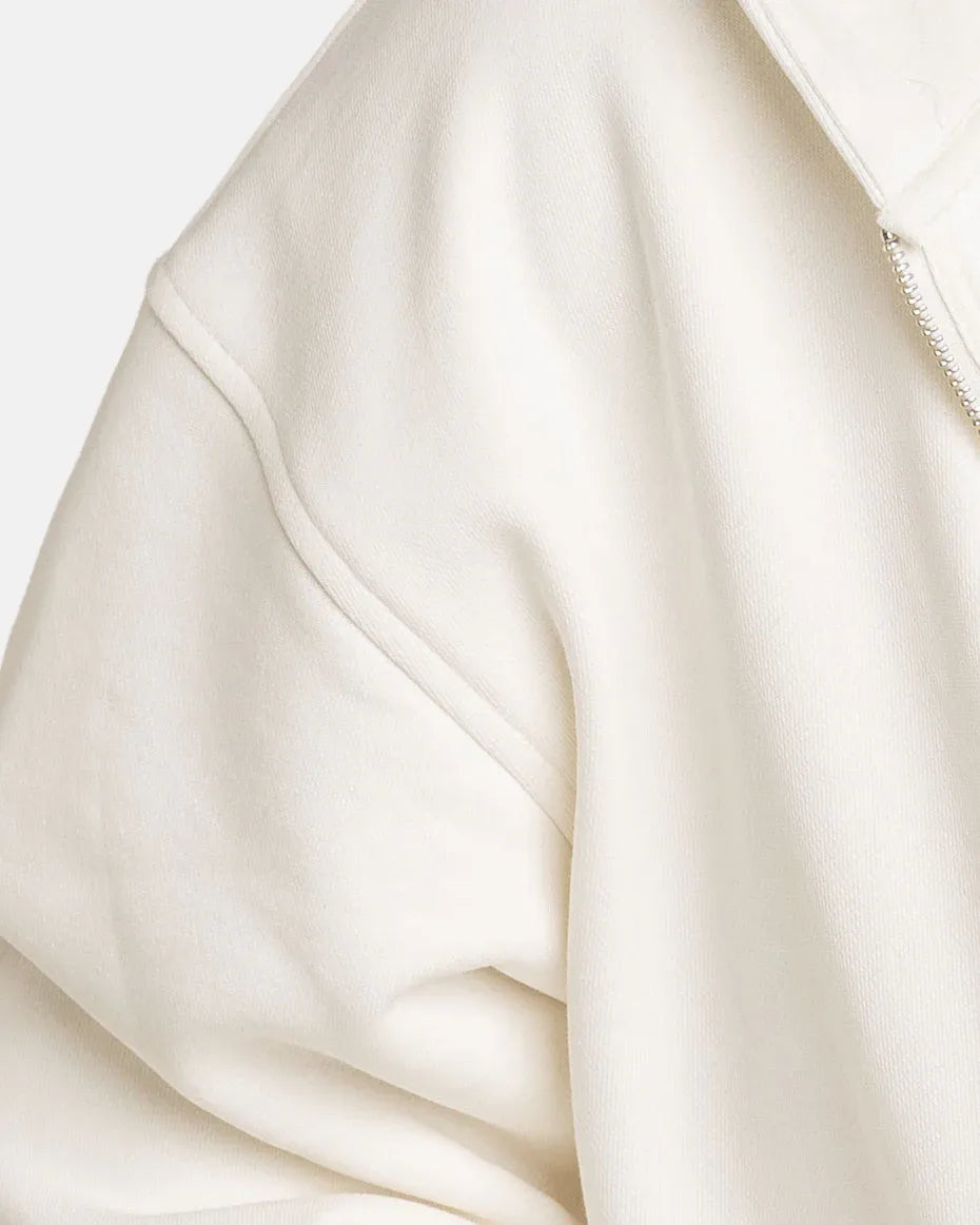 Detailaufnahme der überschnittenen Schulternaht am Squeqo Essential Oversized Zip Hoodie.