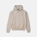 SQUEQO Monogram Hoodie in der Farbe Sand mit dezentem SQ-Print auf der Brust.