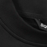Detailansicht: Hochwertiger Kragen des SQUEQO Sweatshirts