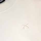 Detailansicht: Ton-in-Ton-Stick auf SQUEQO Sweatshirt in Weiß