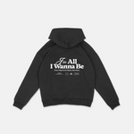 Rückansicht des schwarzen SQUEQO Statement Hoodies (Fit 02) mit großem "I'm All I Wanna Be" Print.