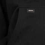 Detailansicht: SQUEQO Logo-Patch auf der Tasche des Zip Hoodies