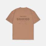 Nude-farbenes T-Shirt mit monochromem Studio Berlin Print auf der Rückseite.