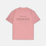 Rosa T-Shirt mit monochromem Studio Berlin Print auf der Rückseite.