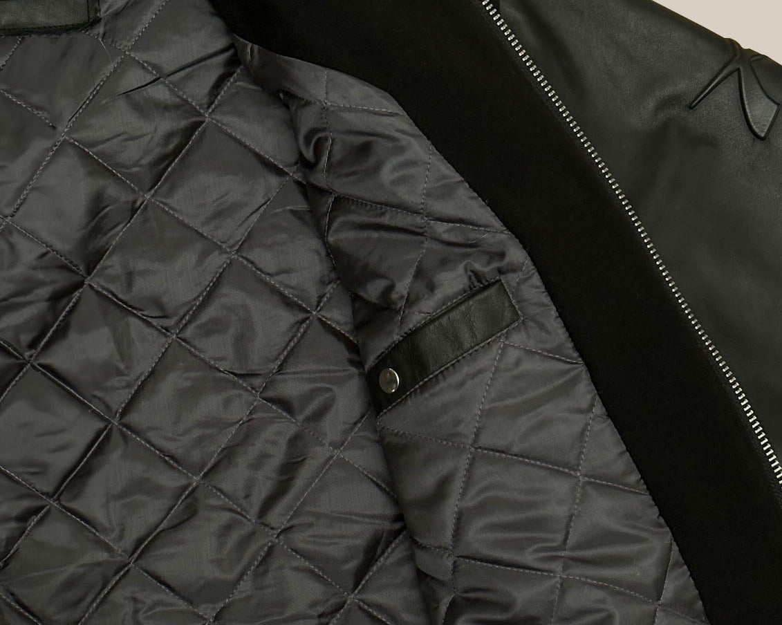 Sportlich-elegante schwarze Leder Bomberjacke für Herren - Übergangsjacke - Details